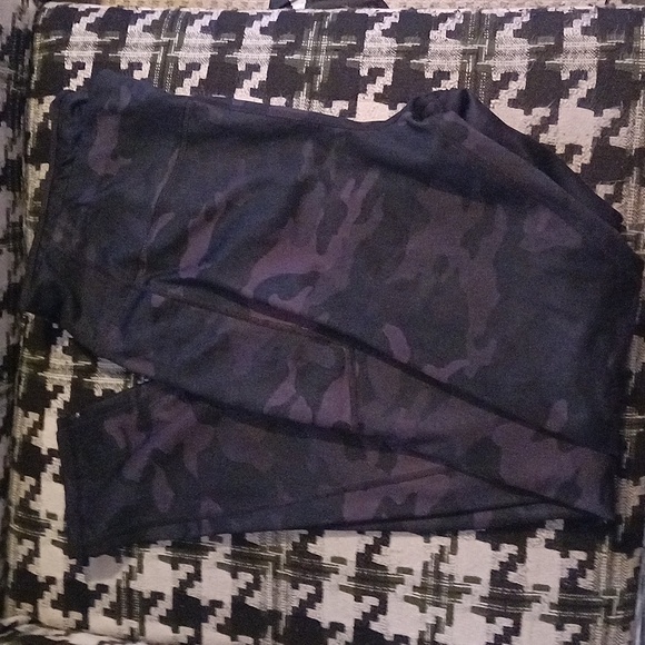 Avia Pants - Camo Active Pants